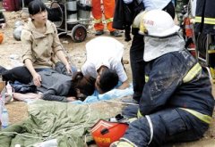 传奇开区一条龙转载：西安坠井男童多脏器损伤 消防队员救人后虚