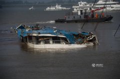 传奇开区一条龙转载：直击：长江沉船整体扶正打捞工作全过程