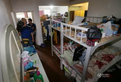 杭州开服一条龙一群租房100平米挤了36张床位