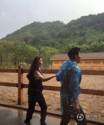 开服一条龙新闻转载-李晨范冰冰合体录节目 牵手上演浪漫偶像剧情