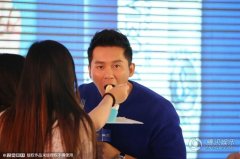 传奇sf一条龙李晨站台被女粉丝喂食 自曝为范爷学厨艺